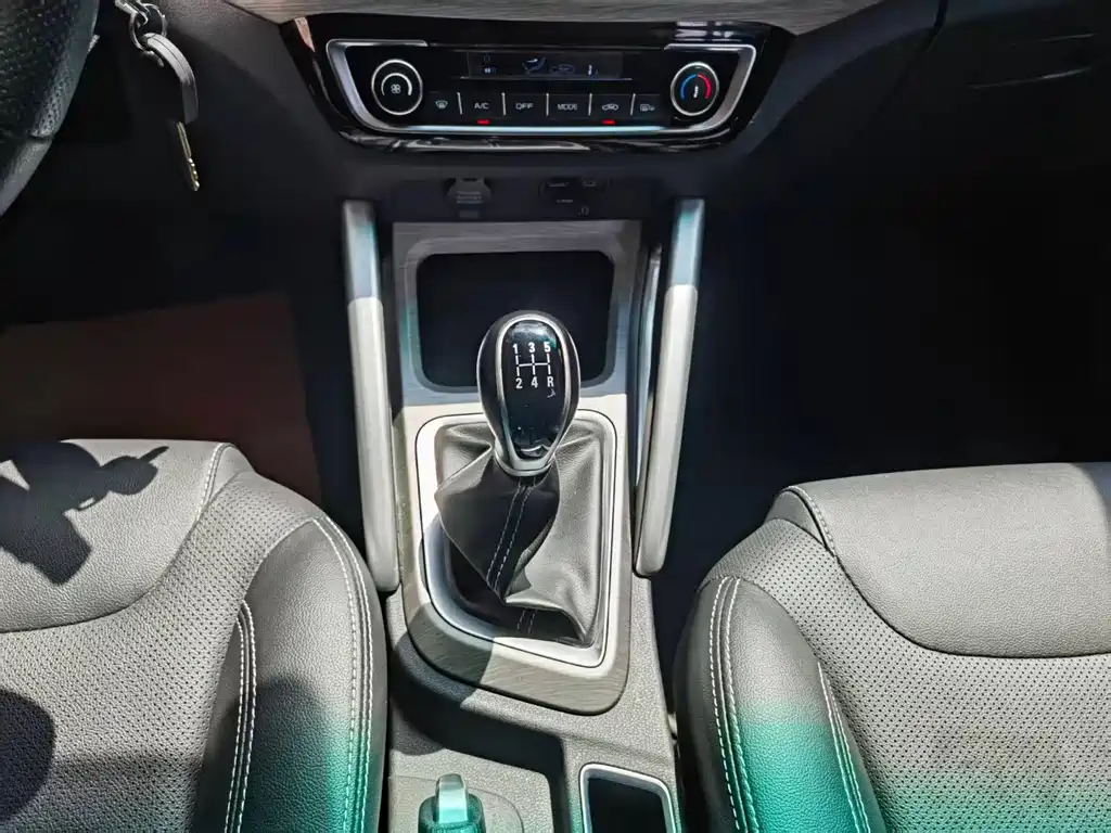 Geely Vision X3 2019 — фото 16
