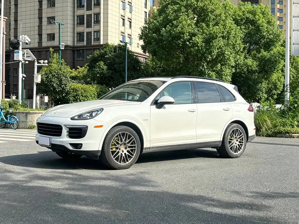 Porsche Cayenne 2020 — фото 1
