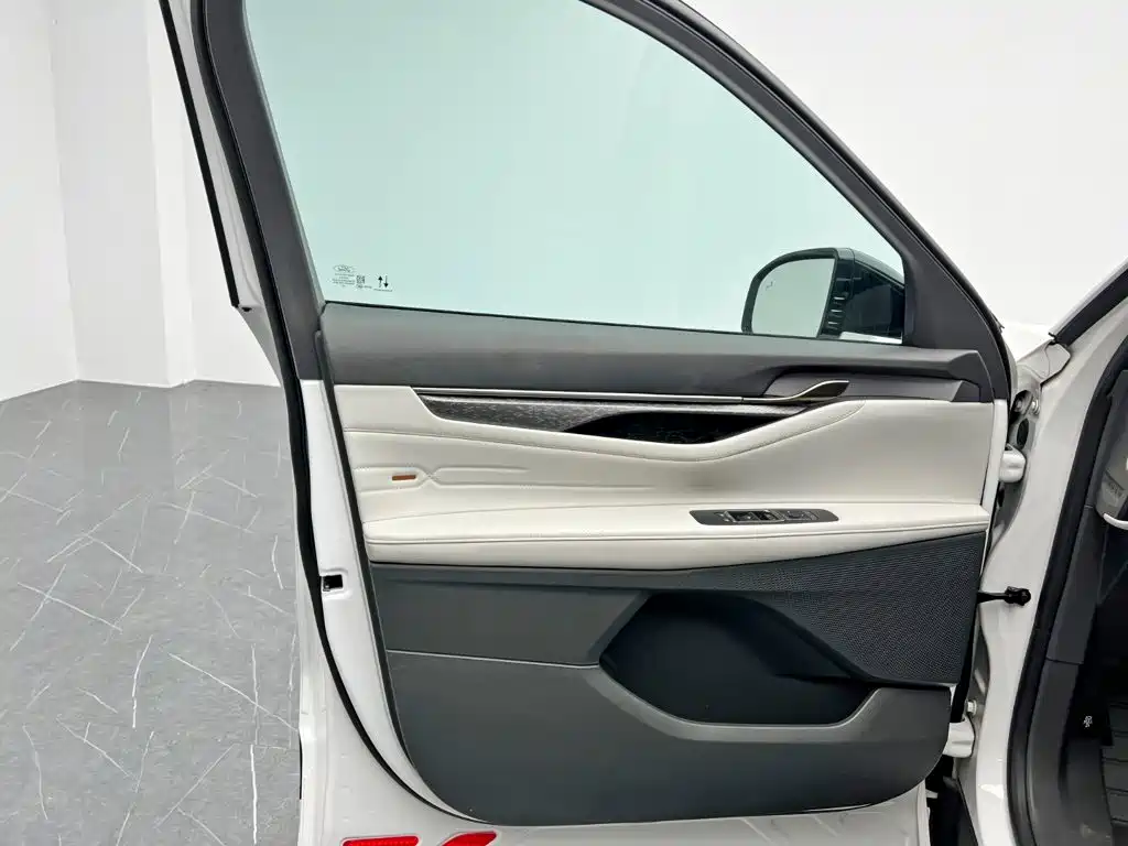 Ford Edge 2023 — фото 13