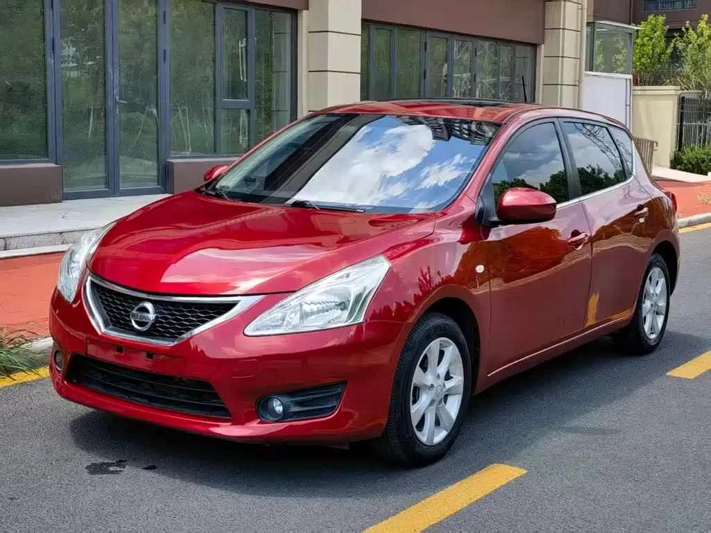 Nissan Tiida 2015 — фото 1