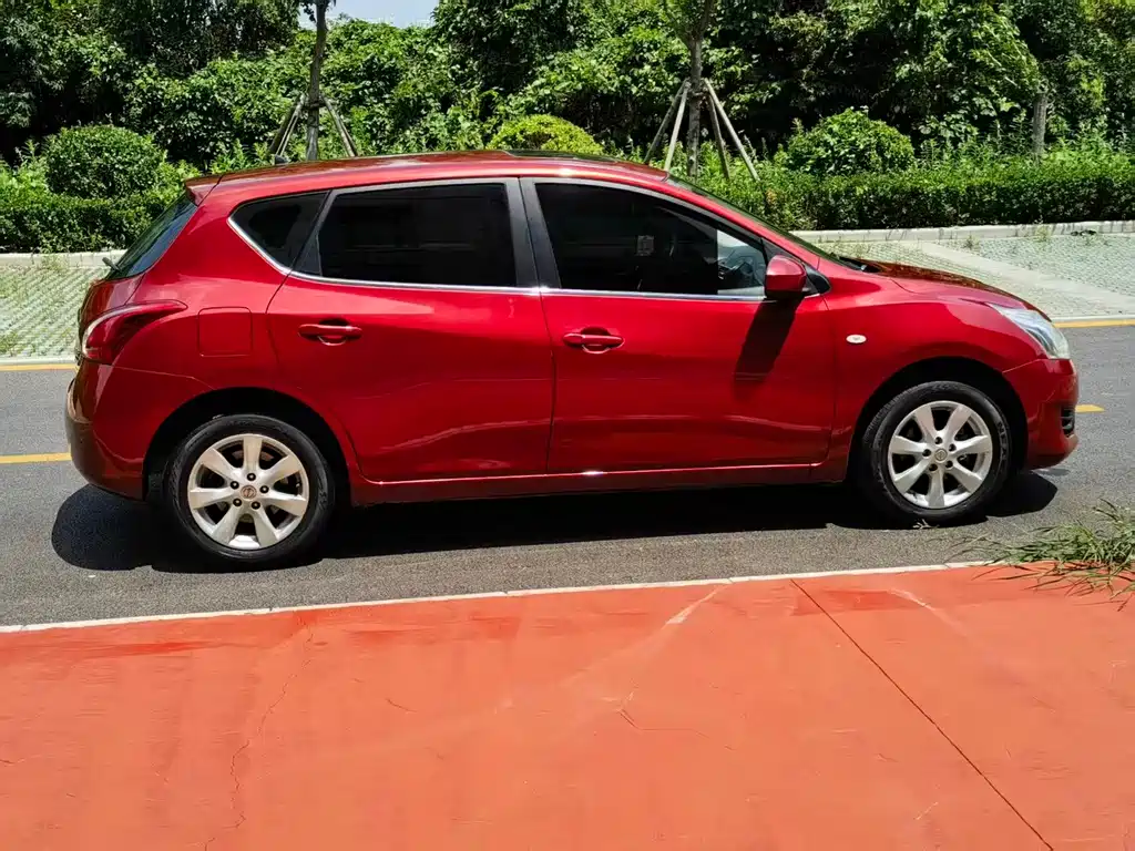 Nissan Tiida 2015 — фото 10