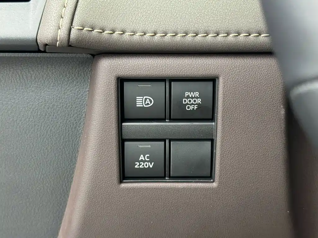Toyota Alphard 2024 — фото 18