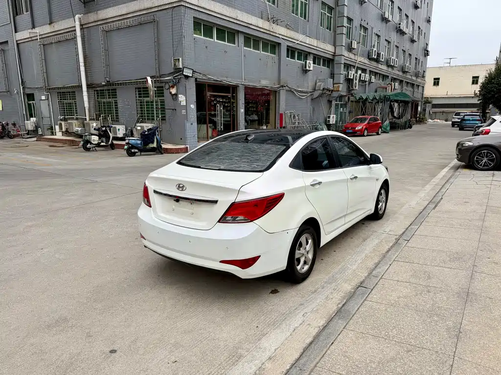 Hyundai Verna 2015 — фото 5