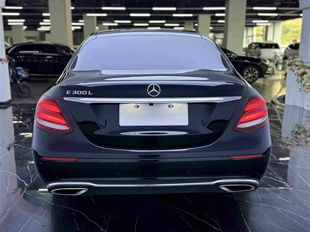 Mercedes-Benz E-Class 2019 — фото 20