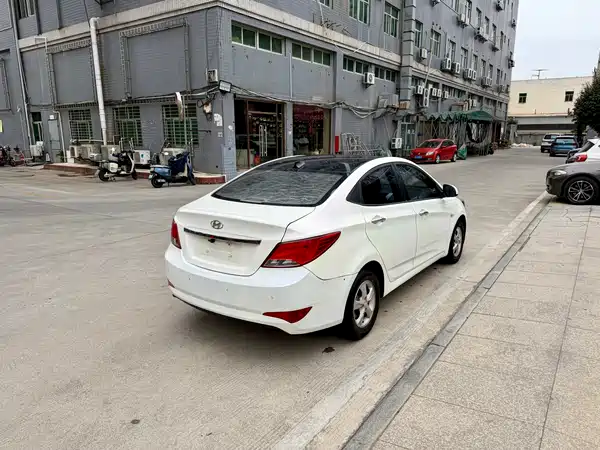 Hyundai Accent 2014