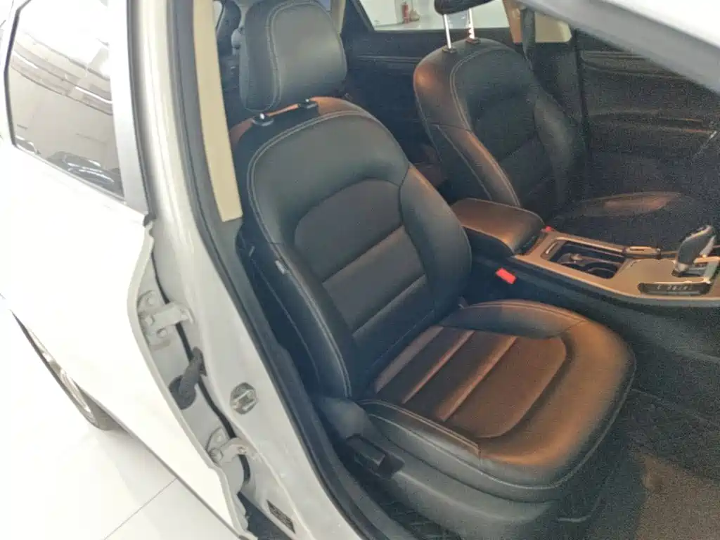 Geely Emgrand GS 2018 — фото 25