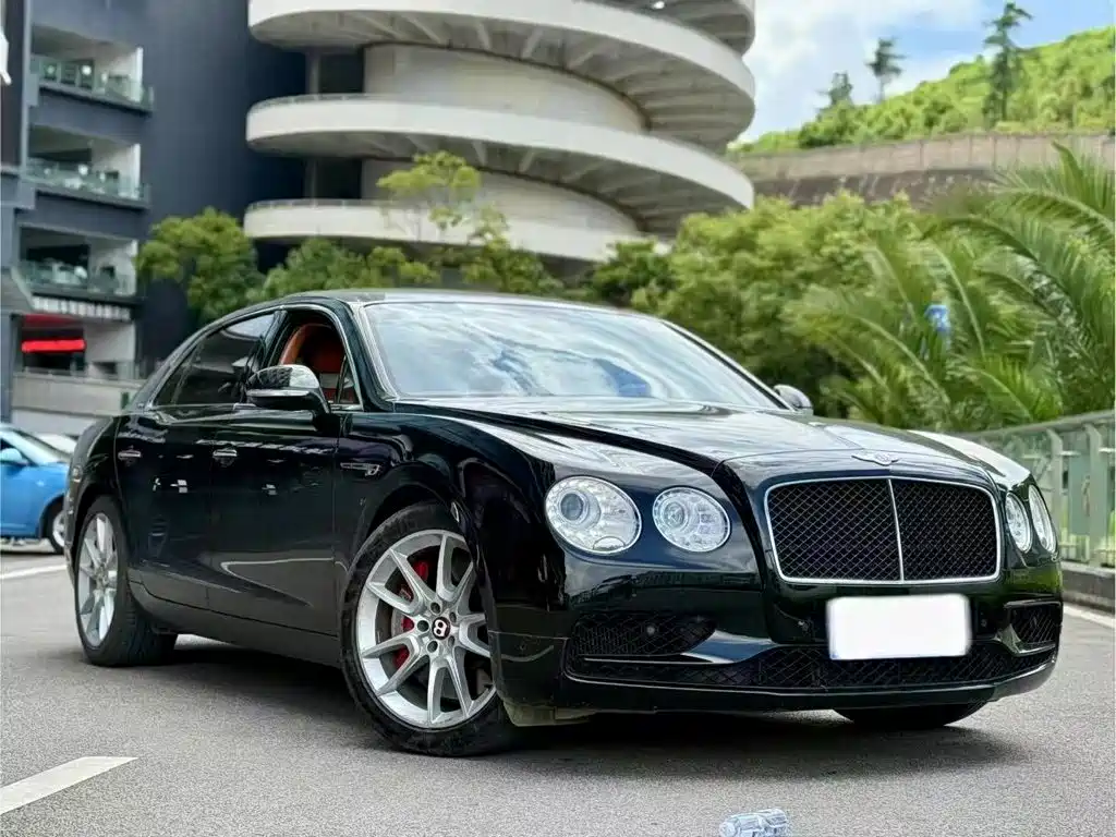 Bentley Flying Spur 2018 — фото 3