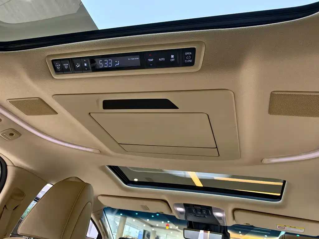 Toyota Alphard 2023 — фото 12