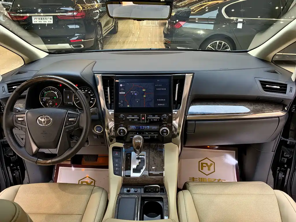 Toyota Alphard 2023 — фото 14