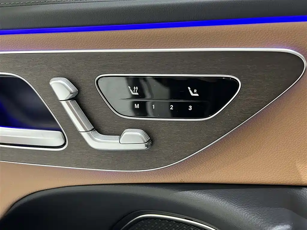 Mercedes-Benz E-Class 2024 — фото 16