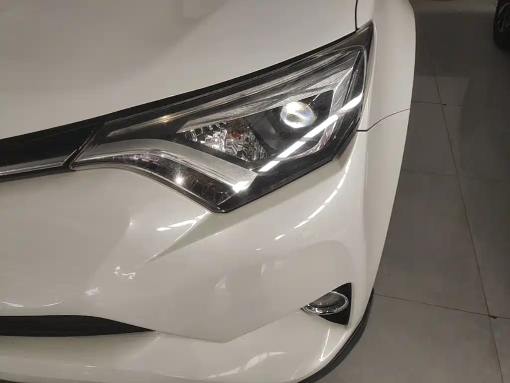 Toyota RAV4 2017 — фото 24