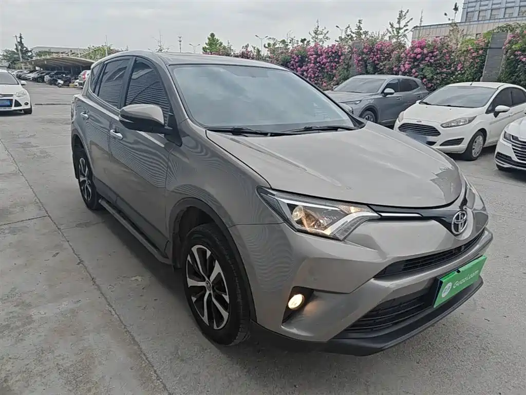 Toyota RAV4 2019 — фото 4