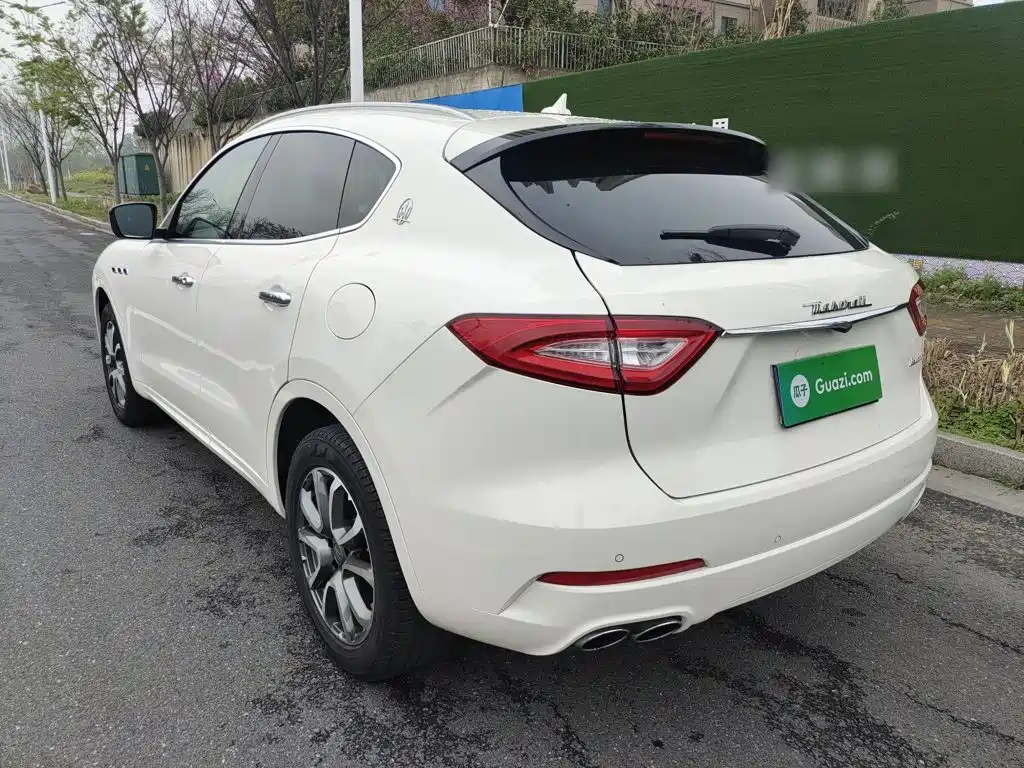 Maserati Levante 2017 — фото 24