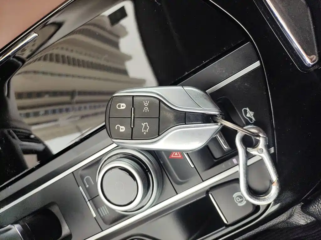 Maserati Levante 2017 — фото 18
