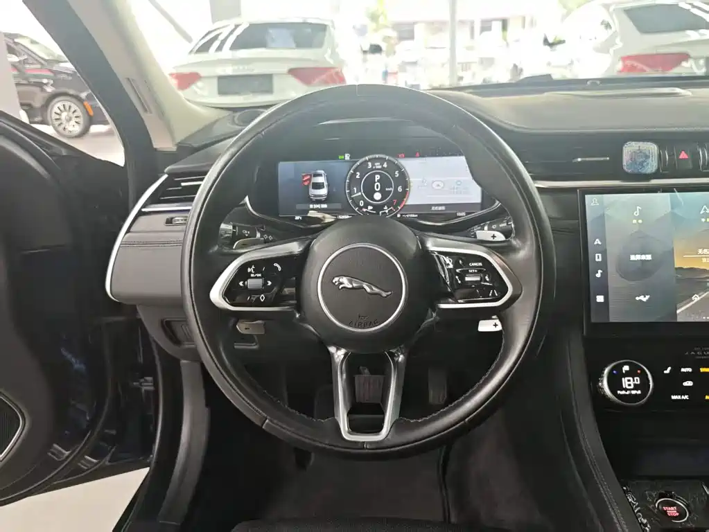 Jaguar XFL 2021 — фото 17