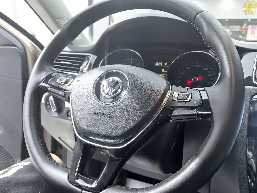 Volkswagen Sagitar 2017
