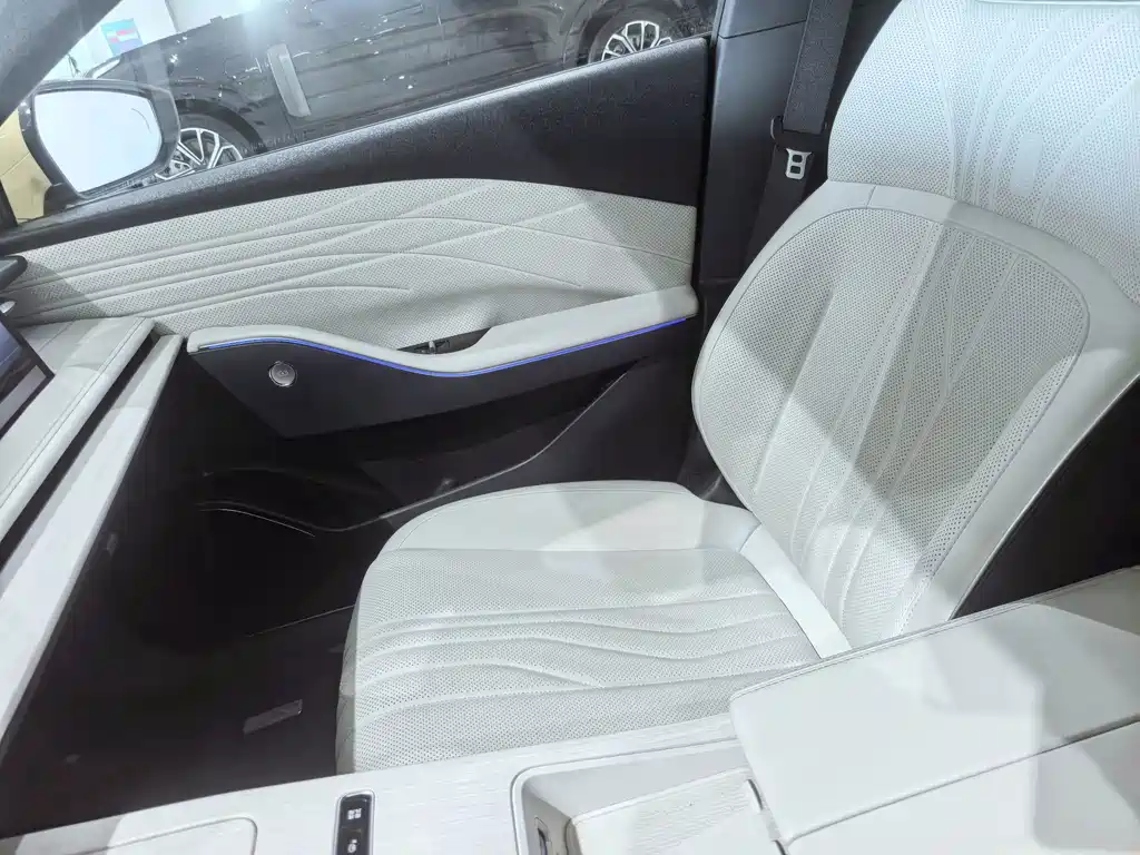 Geely Galaxy E8 2023 — фото 15