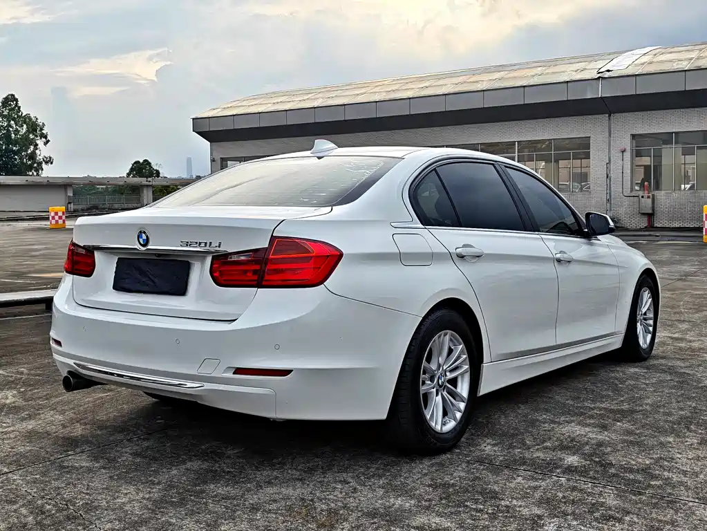 BMW 3 Series 2015 — фото 12
