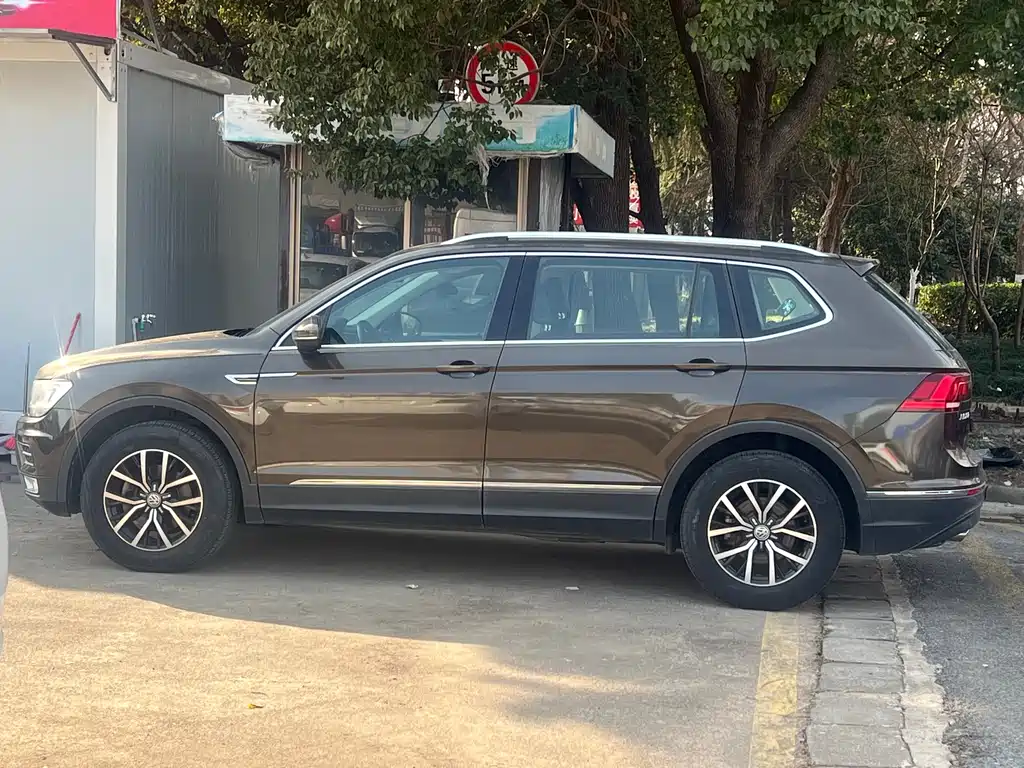 Volkswagen Tiguan L 2017 — фото 3