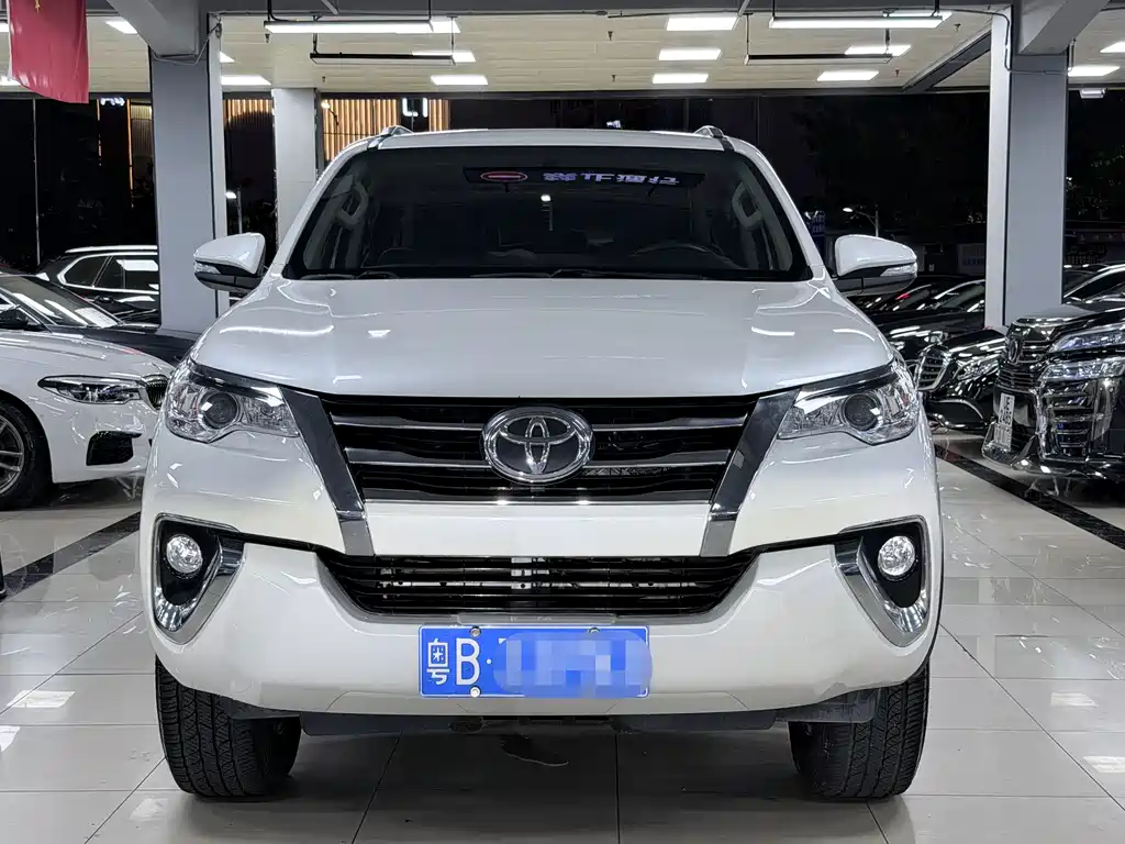 Toyota Fortuner 2017 — фото 2