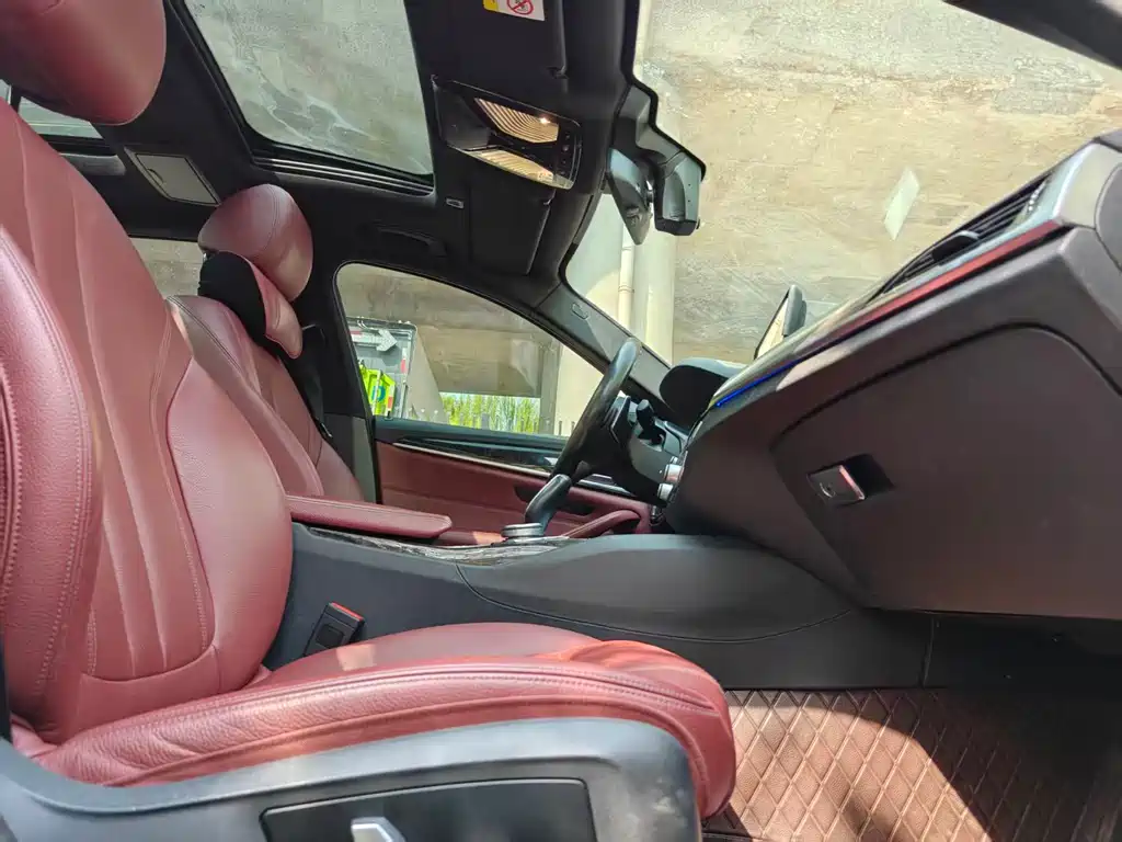 BMW 5 Series 2019 — фото 15