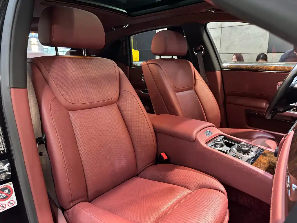 Rolls-Royce Ghost 2015 — фото 24