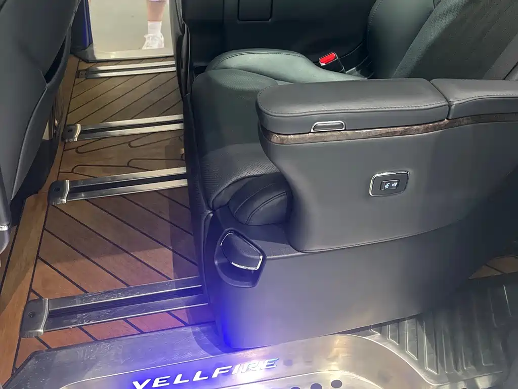 Toyota Vellfire 2022 — фото 5