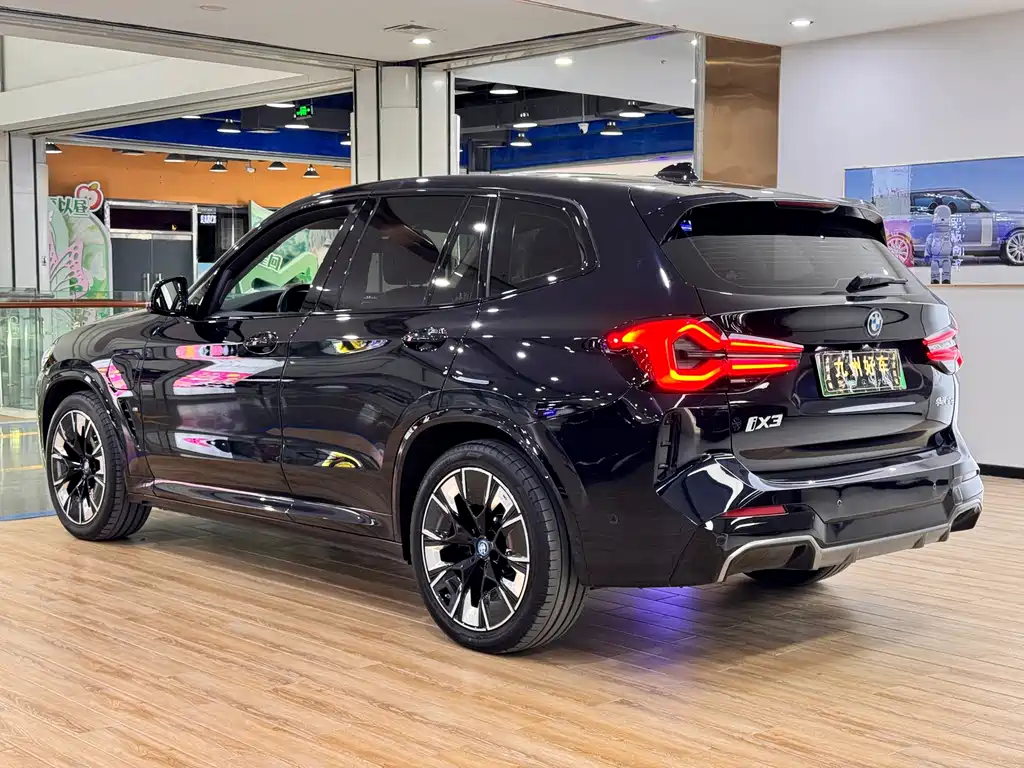 BMW iX3 2024