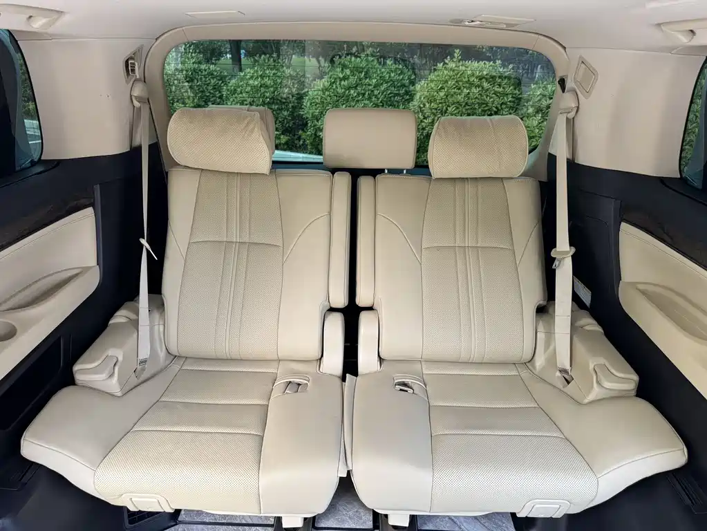 Toyota Vellfire 2022 — фото 15