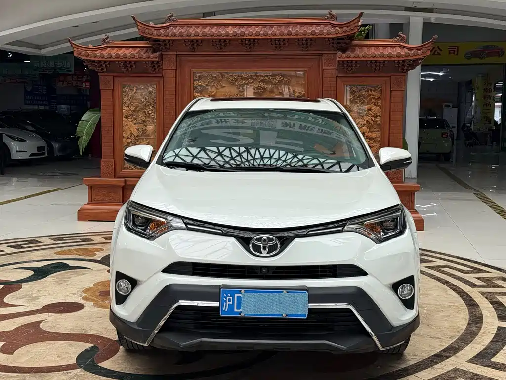 Toyota RAV4 2018 — фото 3