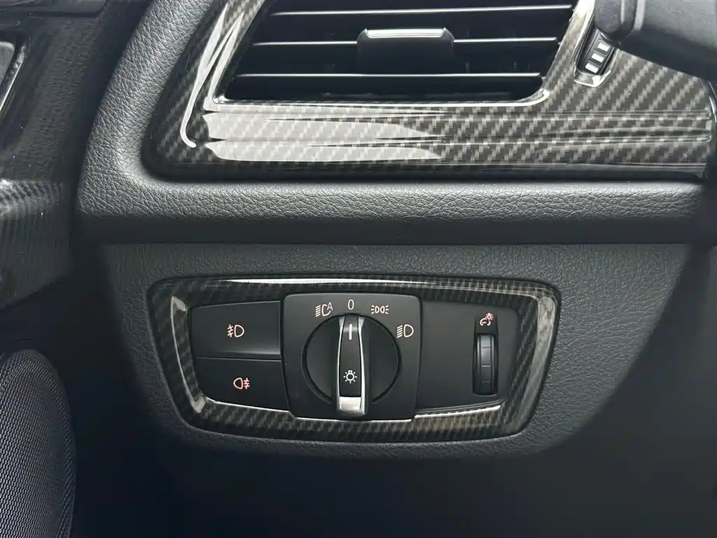 BMW 1 Series 2019 — фото 12