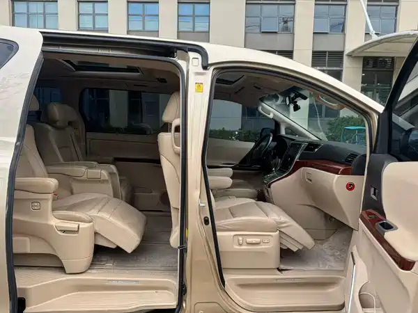 Toyota Alphard 2010
