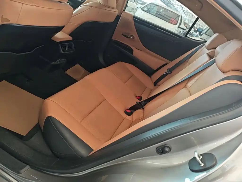 Lexus ES 2023 — фото 17