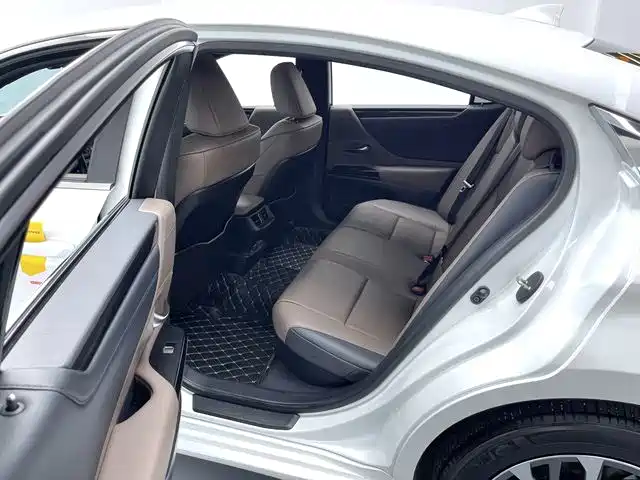 Lexus ES 2024 — фото 12