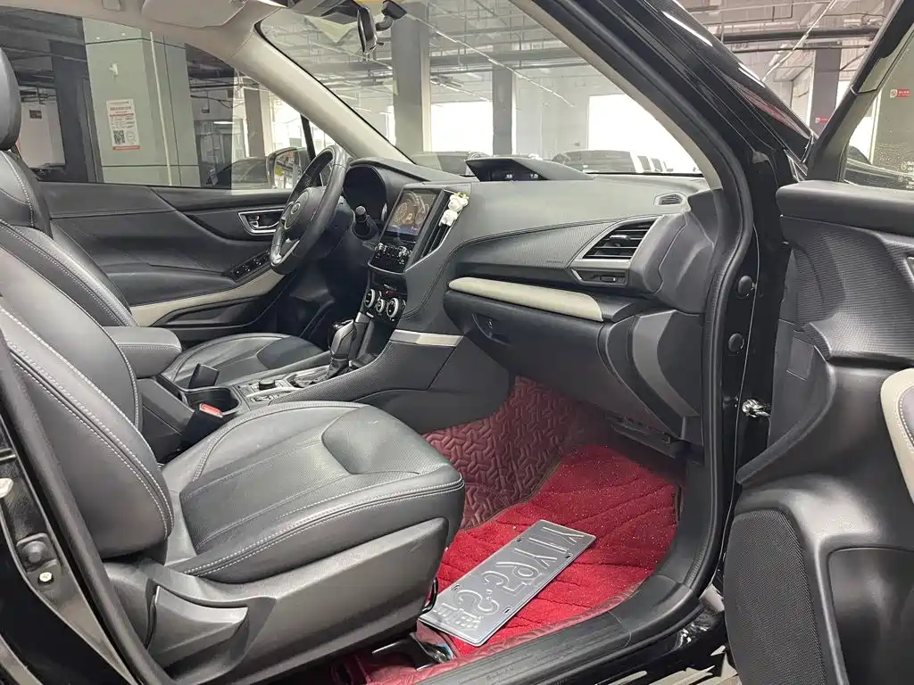 Subaru Forester 2023 — фото 10