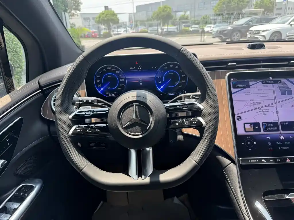 Mercedes-Benz EQE SUV 2025 — фото 18