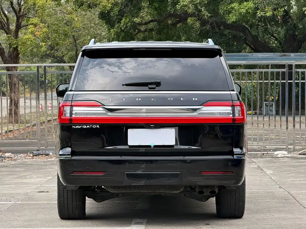 Lincoln Navigator 2022 — фото 11
