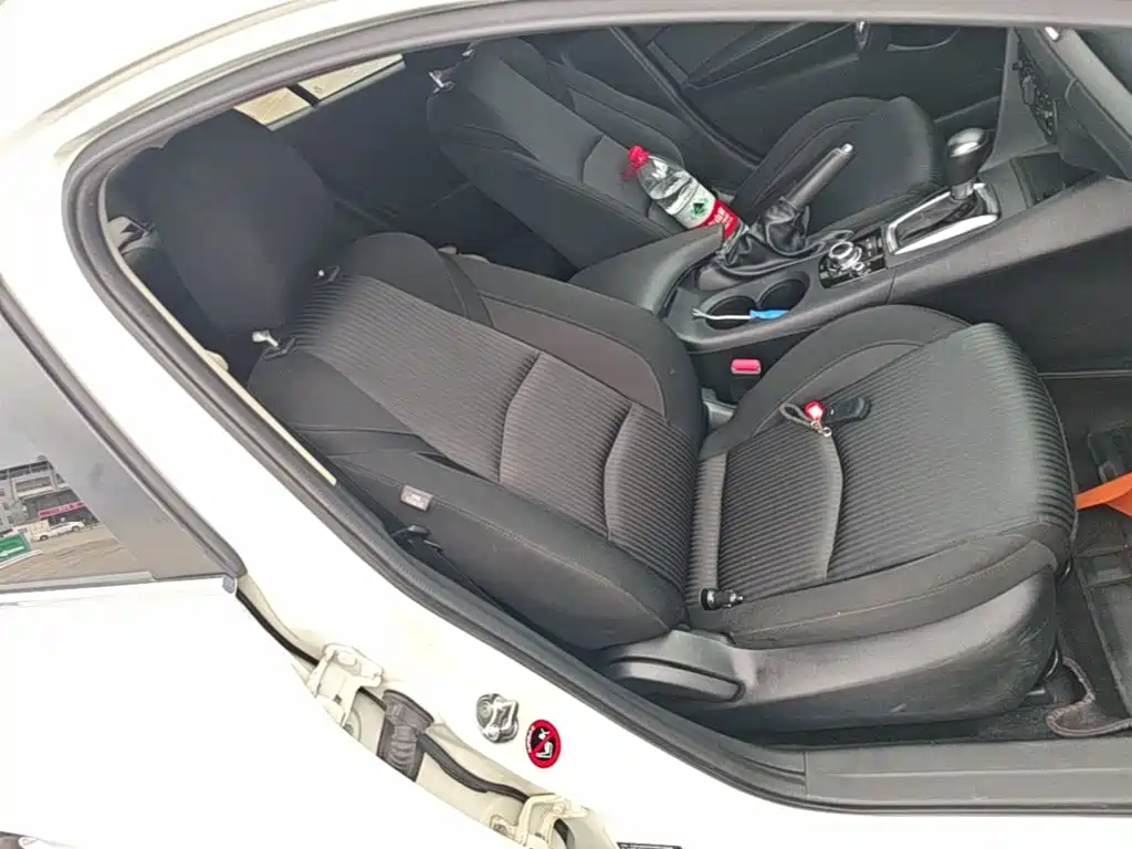 Mazda 3 Axela 2016 — фото 25