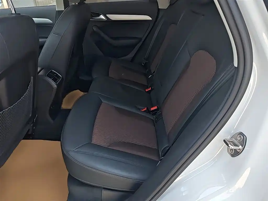 Audi Q3 2017 — фото 17