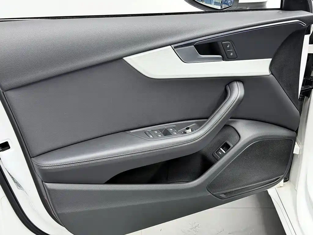 Audi A4L 2020 — фото 41