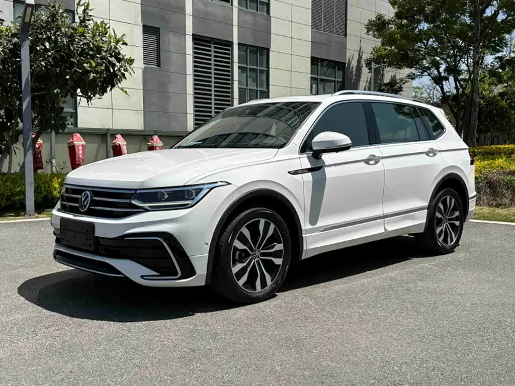 Volkswagen Tiguan L 2022 — фото 1