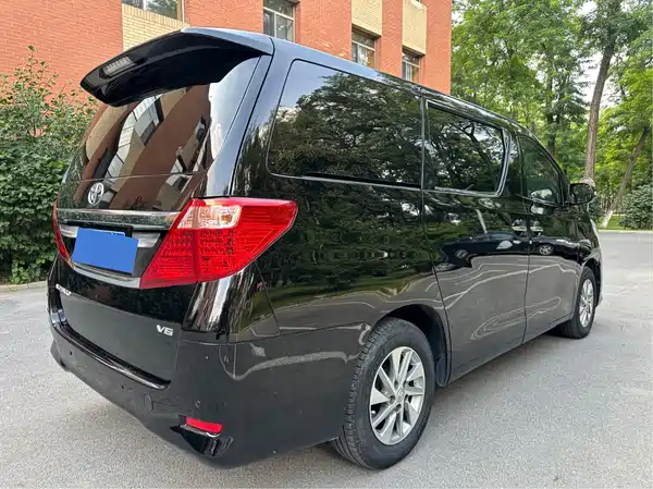 Toyota Alphard 2014