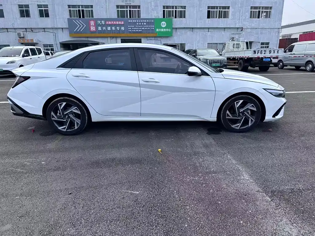 Hyundai Elantra 2023