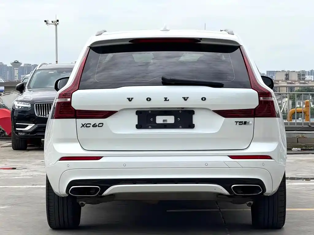 Volvo XC60 2020 — фото 13
