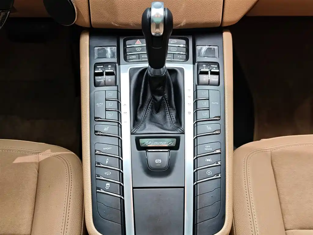 Porsche Macan 2017 — фото 16