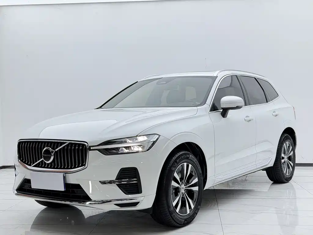 Volvo XC60 2023 — фото 1