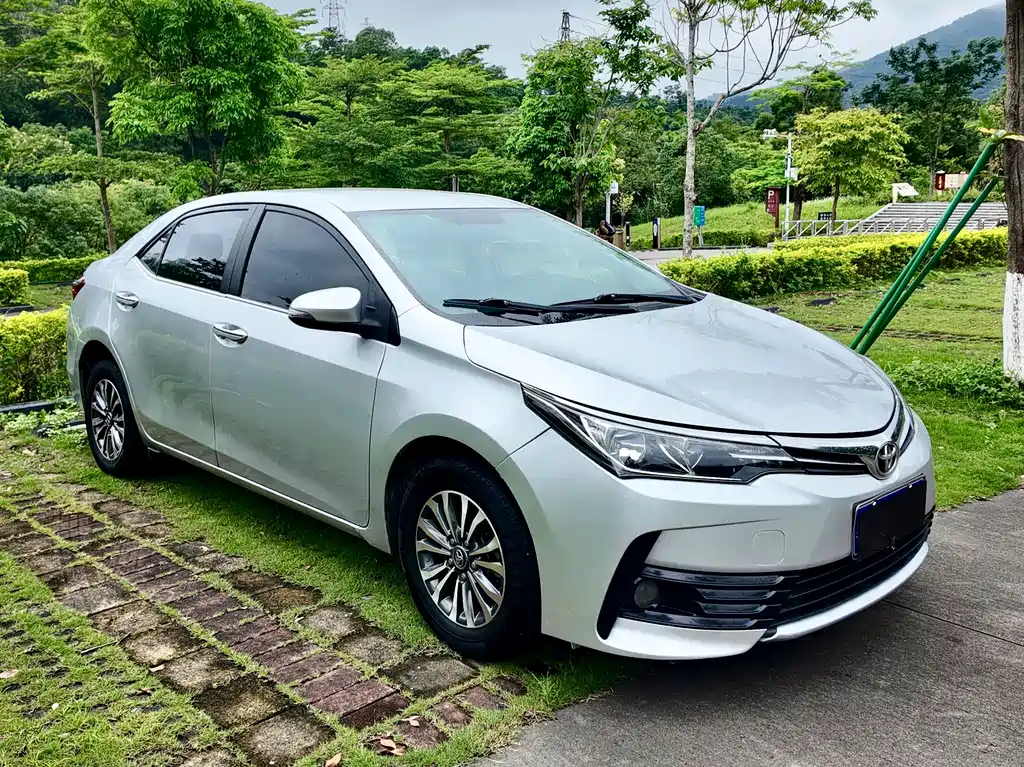 Toyota Corolla 2018 — фото 37