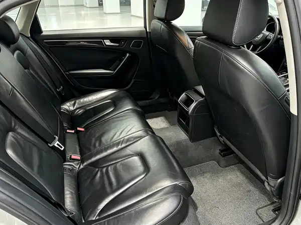 Audi A4L 2011