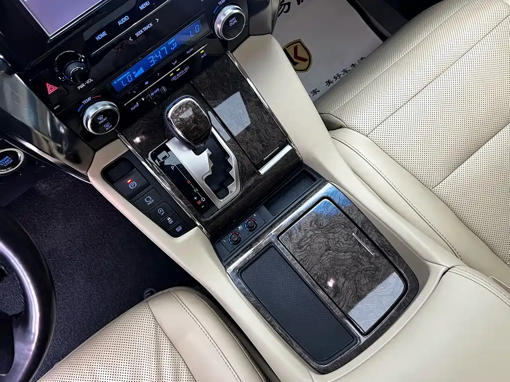 Toyota Alphard 2018 — фото 15