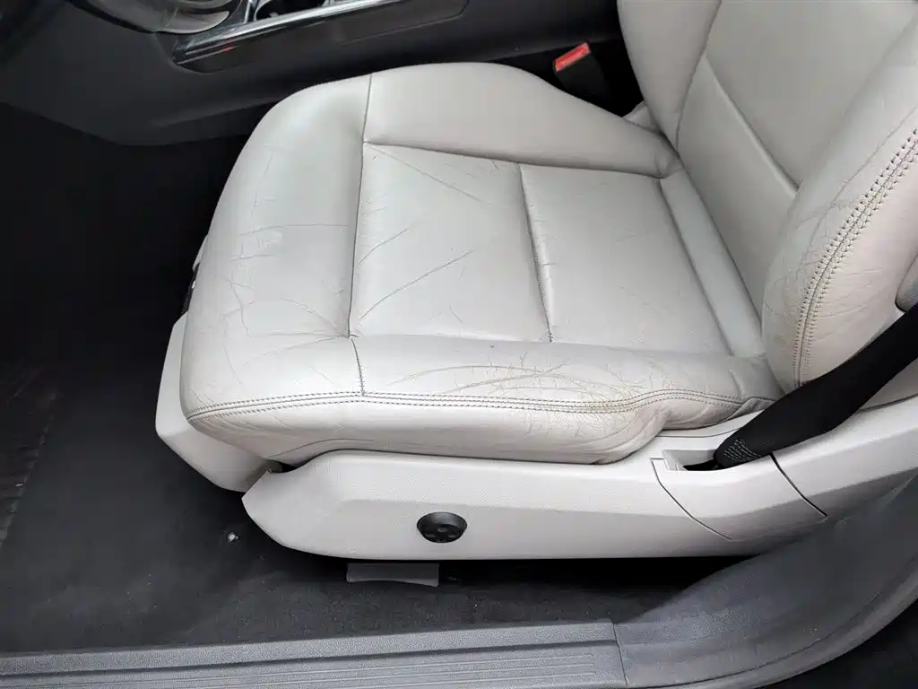 Mercedes-Benz E-Class 2010 — фото 20